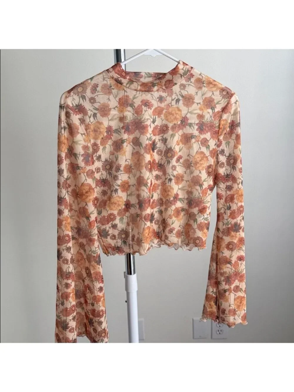 Sheer floral croptop - Picture 1 of 2